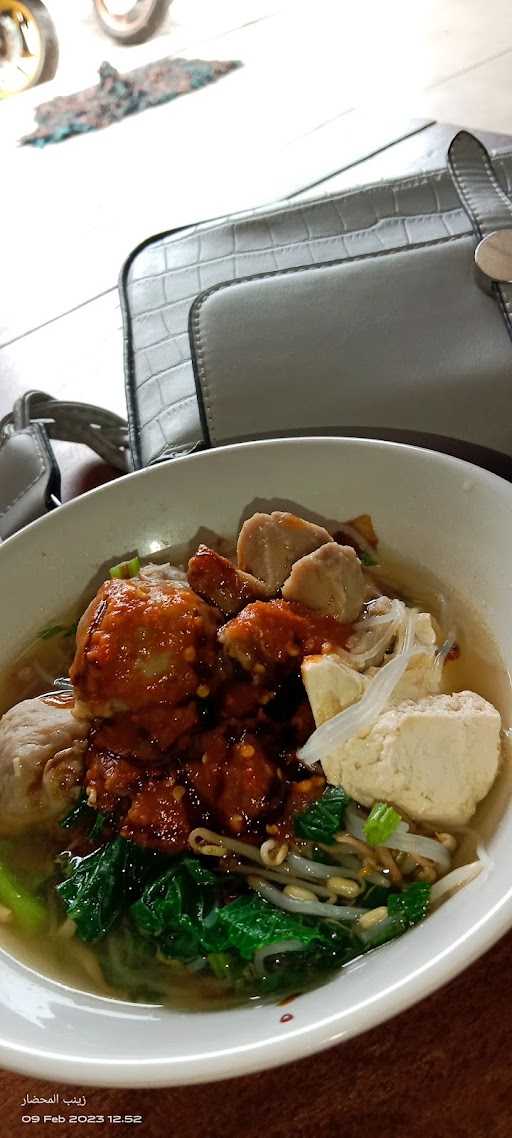 Mie Ayam & Bakso Solo 2 Putri 9