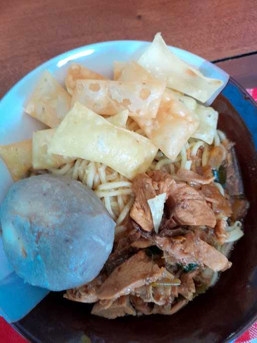 Mie Ayam & Bakso Solo 2 Putri 5