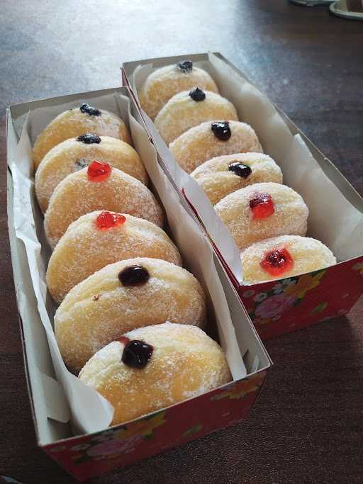 Familia Donuts (ꦥꦩꦭꦪꦣꦤꦠꦱ) 10