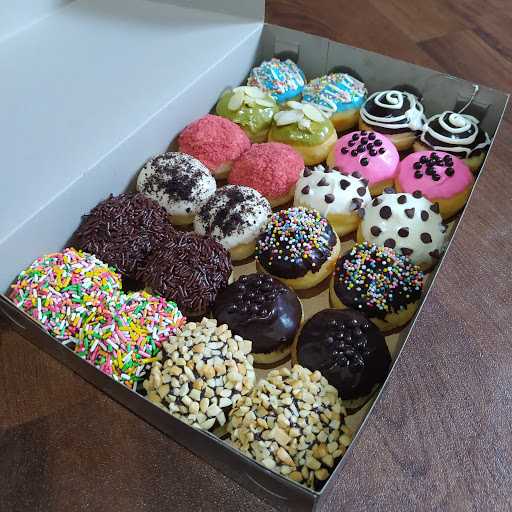 Familia Donuts (ꦥꦩꦭꦪꦣꦤꦠꦱ) 5