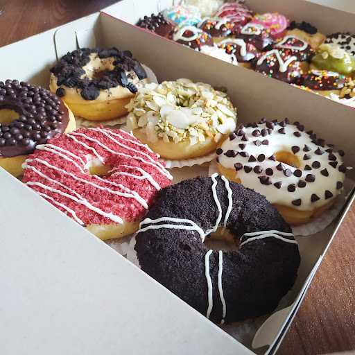 Familia Donuts (ꦥꦩꦭꦪꦣꦤꦠꦱ) 9