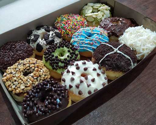 Familia Donuts (ꦥꦩꦭꦪꦣꦤꦠꦱ) 2