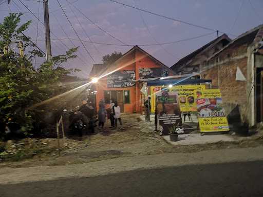 Pecel Lele & Ayam Goreng Handayani 3