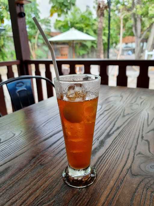 Prameswari Resto & Kopi 4