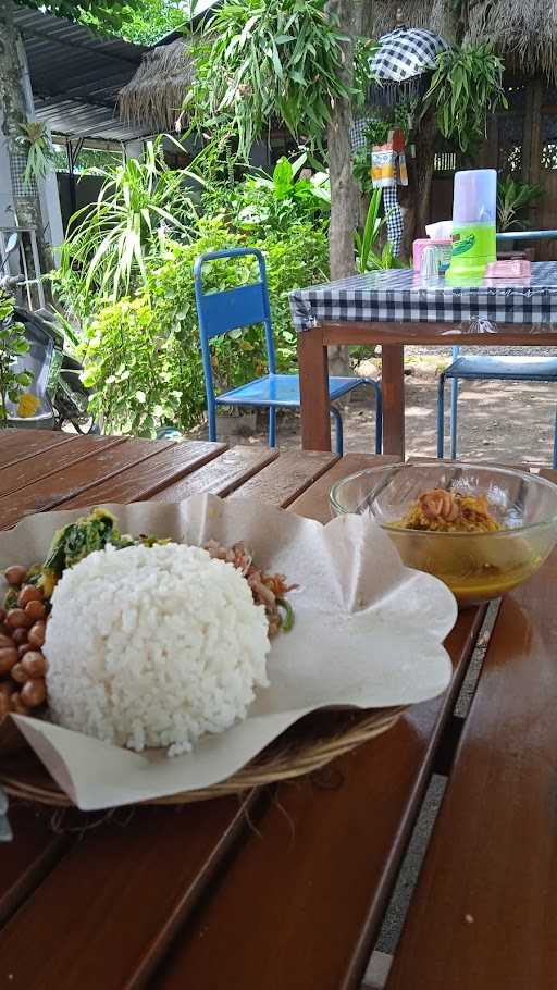 Warung Lesehan Mai'Nake 3