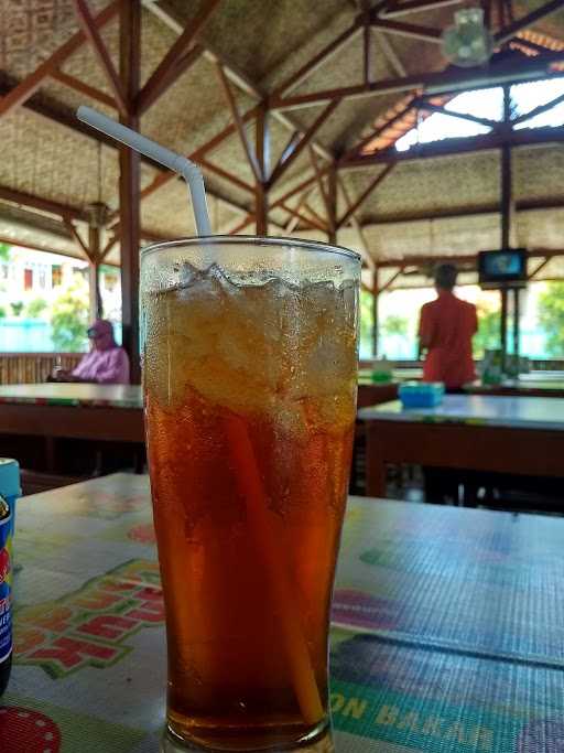 Rumah Makan Cobek Beti Lesehan Cipadung 6