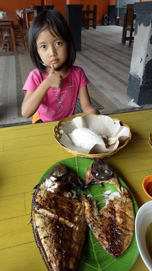 Warung Ikan Bakar Lia 4