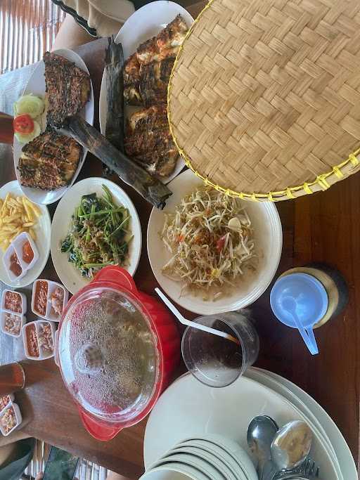 Warung Makan Ikan Yogasari Segara 10