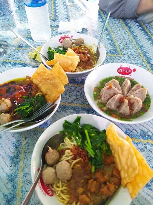 Bakso & Mie Ayam Jumbo 9