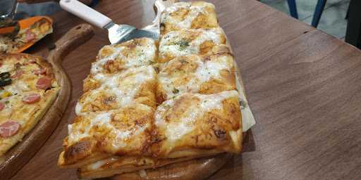 Pizza Ajwah Banjarbaru 10