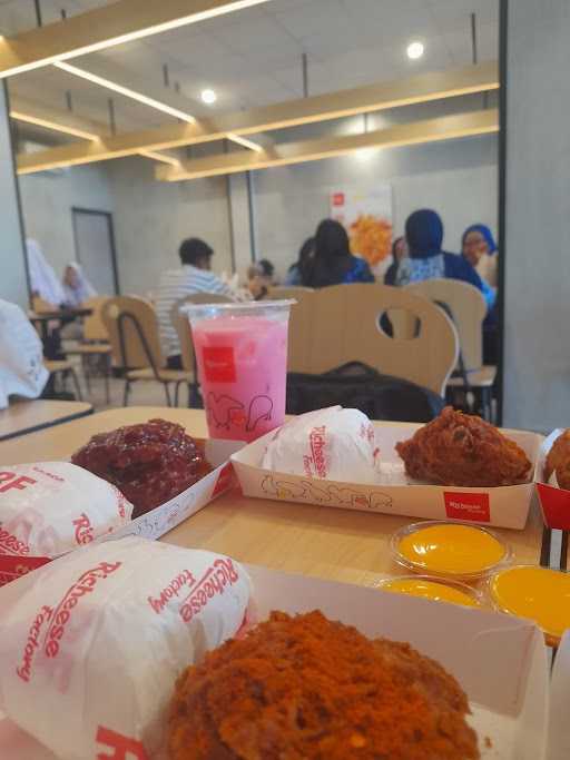 Richeese Factory Banjarbaru 7