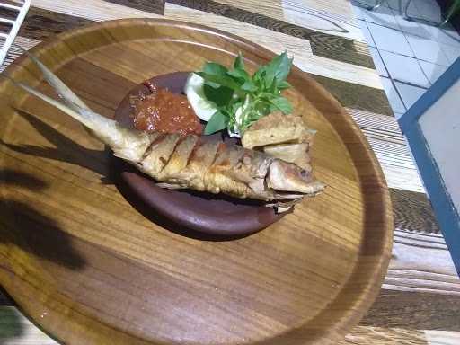 Warung Makan Sari Laut 8