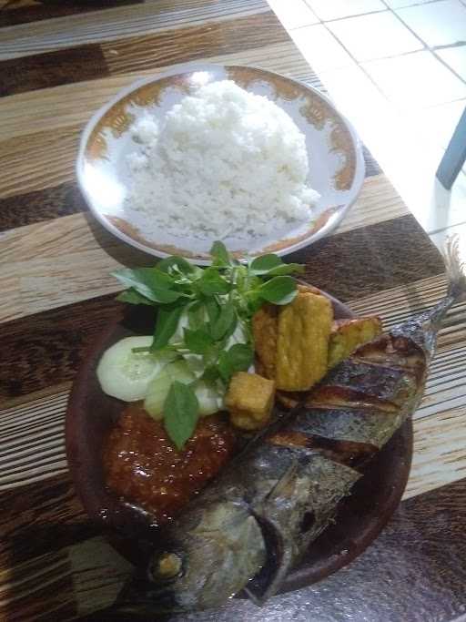 Warung Makan Sari Laut 7