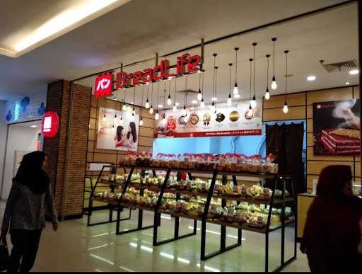 Breadlife Qmall 4