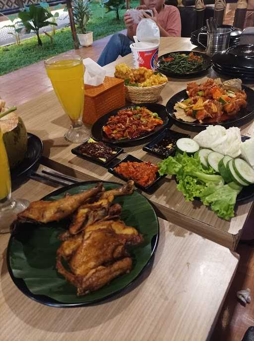 Kampung Kecil Resto Banjarbaru 9