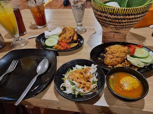 Kampung Kecil Resto Banjarbaru 6