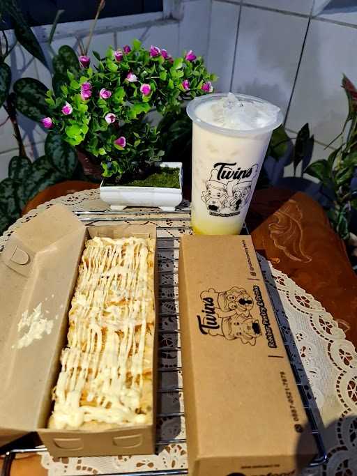 Twins Roti Bakar Pastry & Drinks 8