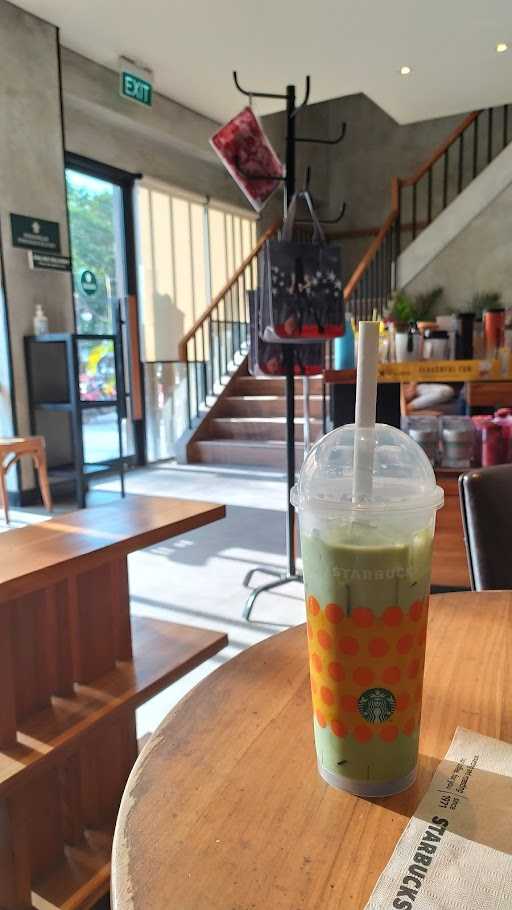 Starbucks Lambung Mangkurat 4