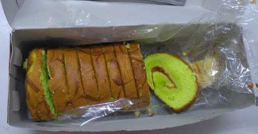 Hj. Enong Bakery 2