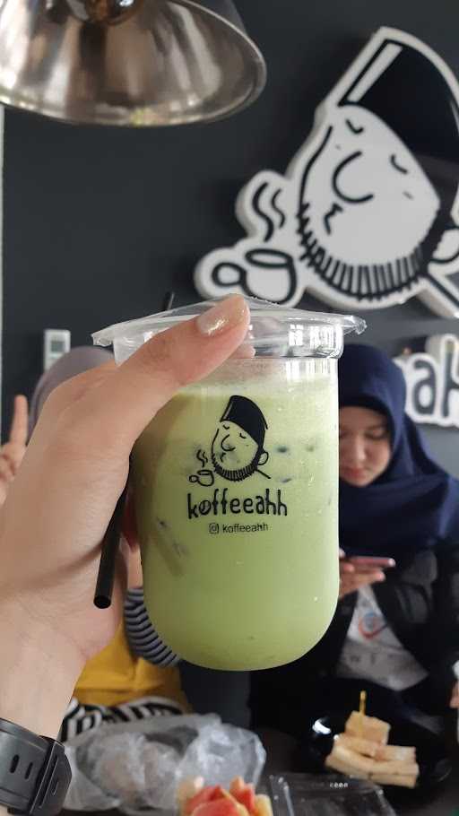 Kedai Kopi Koffeeahh 8