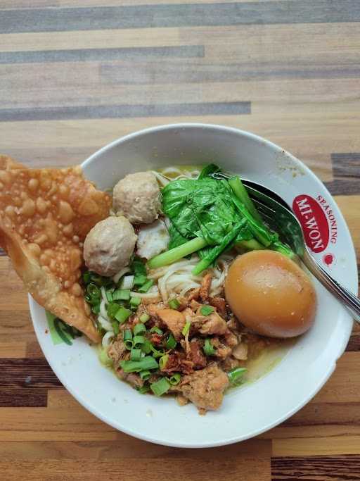 Bakso & Mie Ayam Pentolan 10