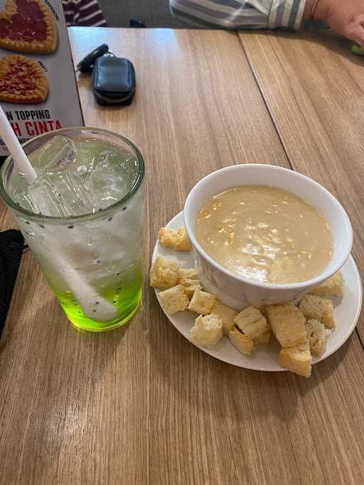 Pizza Hut Restoran - Duta Mall Banjarmasin 8