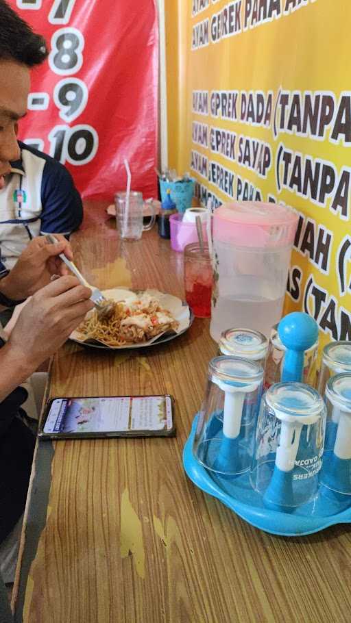 Warung Ayam Geprek Mama Khairan 1