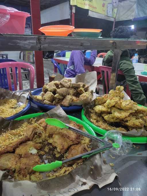 Warung Nasi Kuning Kembar 8