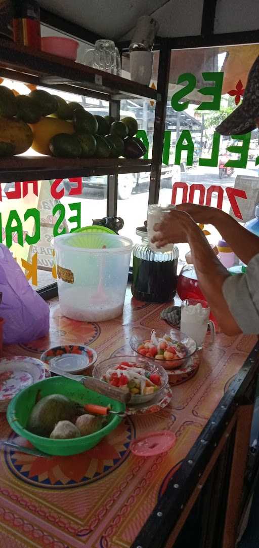 Warung Sederhana Es Sop Buah 1