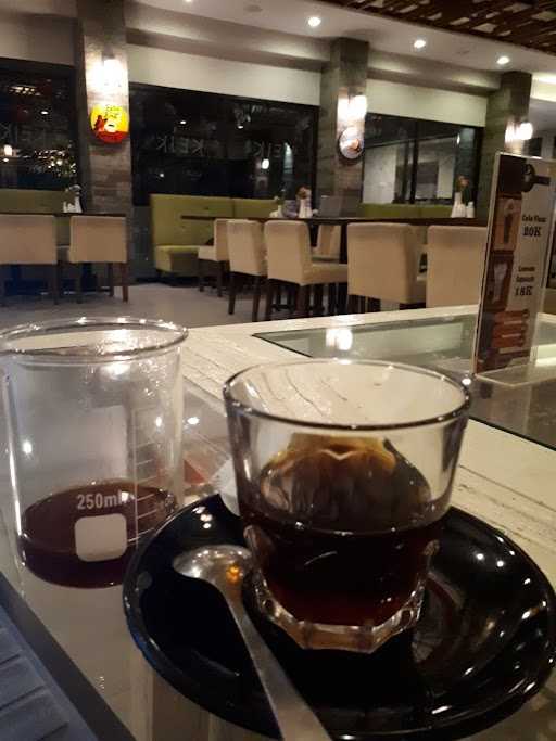 Keiko Loji / Kedai Kopi Espresso Bar 4