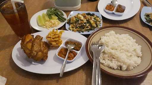 Ayam Goreng Mulyani (Solo Balapan) 7