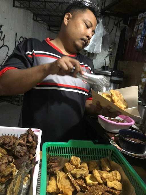 Warung Bu Hari Batak & Penyetan Kehidupan 7