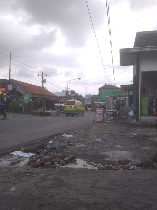 Warung Nasi Ibu Yayah Bangbayang 6