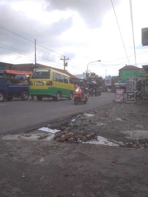 Warung Nasi Ibu Yayah Bangbayang 9