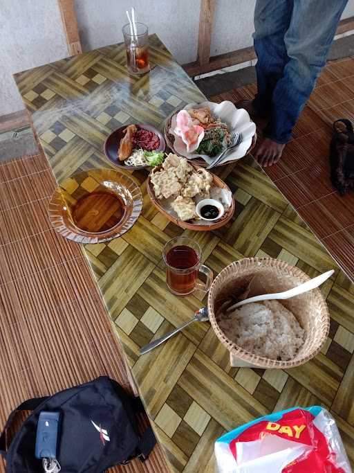 Warung Nasi Ibu Yayah Bangbayang 4