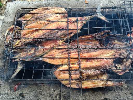 Warung Ikan Bakar Dan Penginapan Tri Tunggal Umik Sul 5