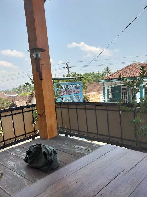 Warung Makan Merdeka 10