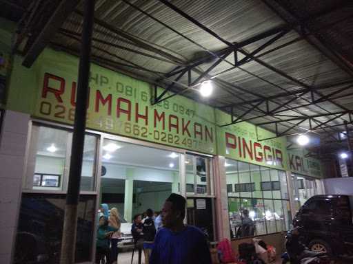 Rumah Makan Pinggir Kali 10