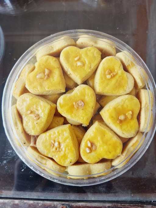 Ibu Hj. Ai Kue 10