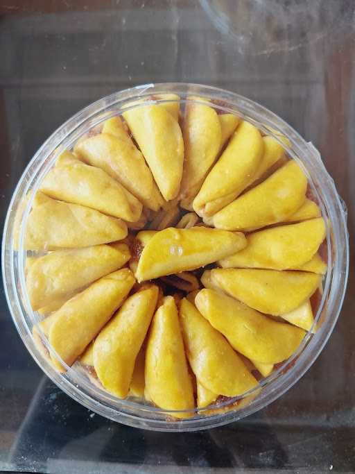 Ibu Hj. Ai Kue 8