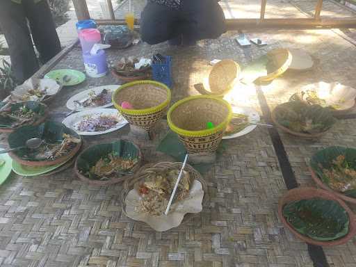 Rm & Cafe Saung84 3