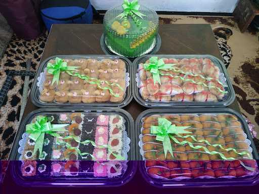 Sari Cakes 1