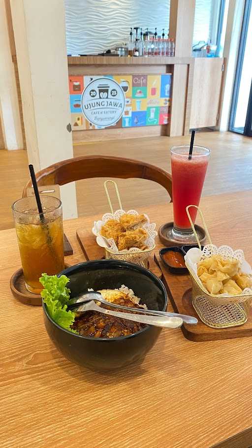 Ujung Jawa Cafe & Eatery 4