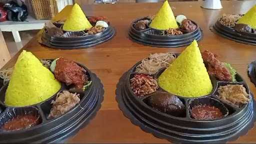 Bu Yuyun Nasi Kuning 6