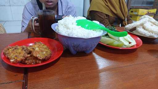 Warung Biru Bu Erna 8