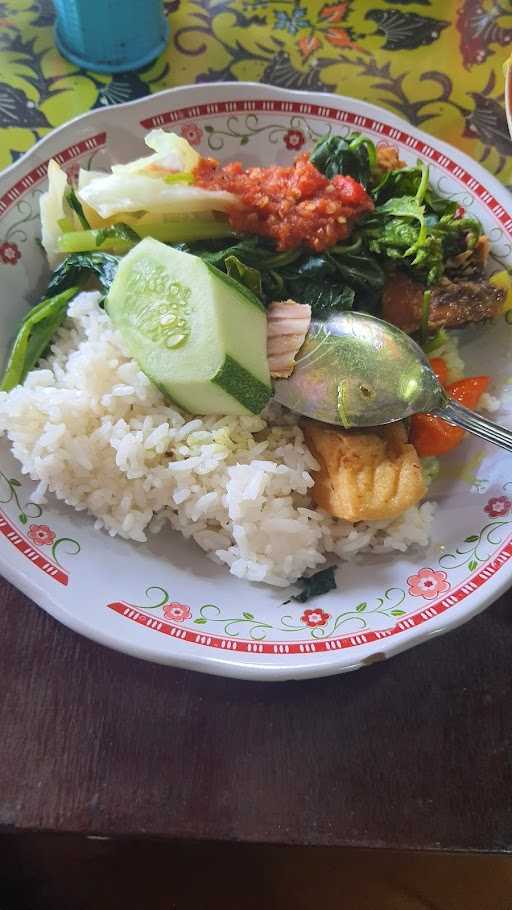 Warung Nasi Tempong Mak Ndut 8