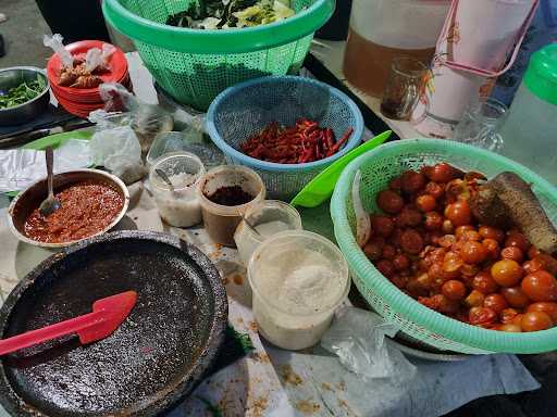 Warung Nasi Tempong Mak Ndut 5