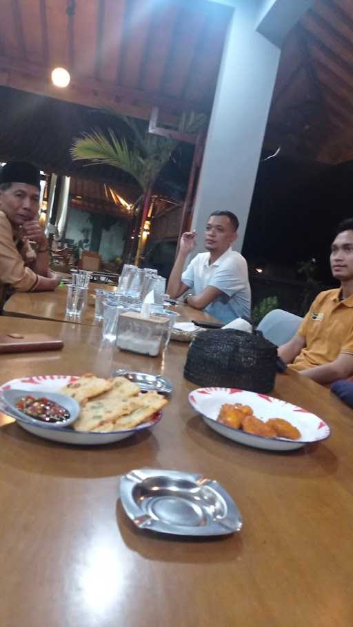 Tegug Cafe & Resto 6