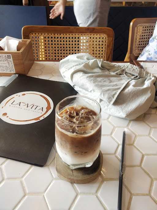 La Vita Coffee & Resto 3