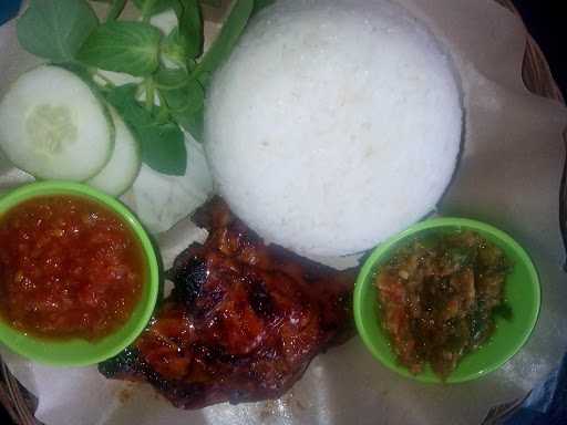 Ayam Bakar Den Bagoes 4